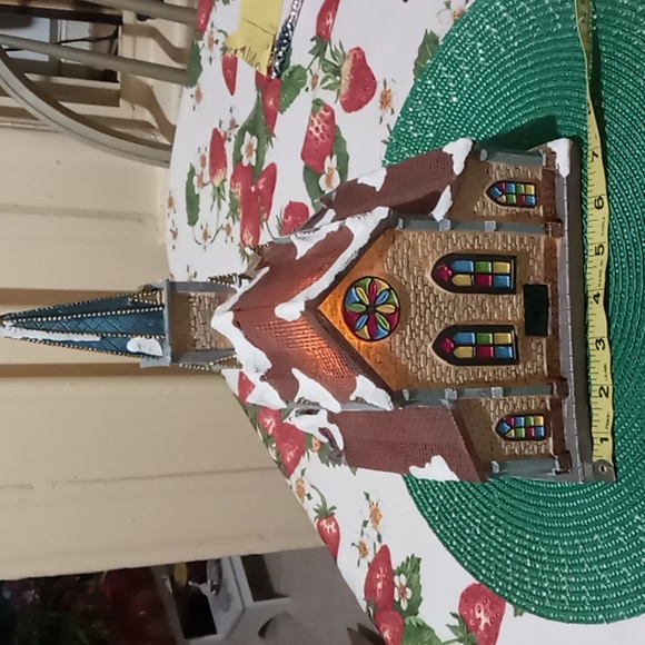 COLLECTIBLE LIGHTED PORCELAIN CHURCH  VILLAGE - Picture 5 of 13